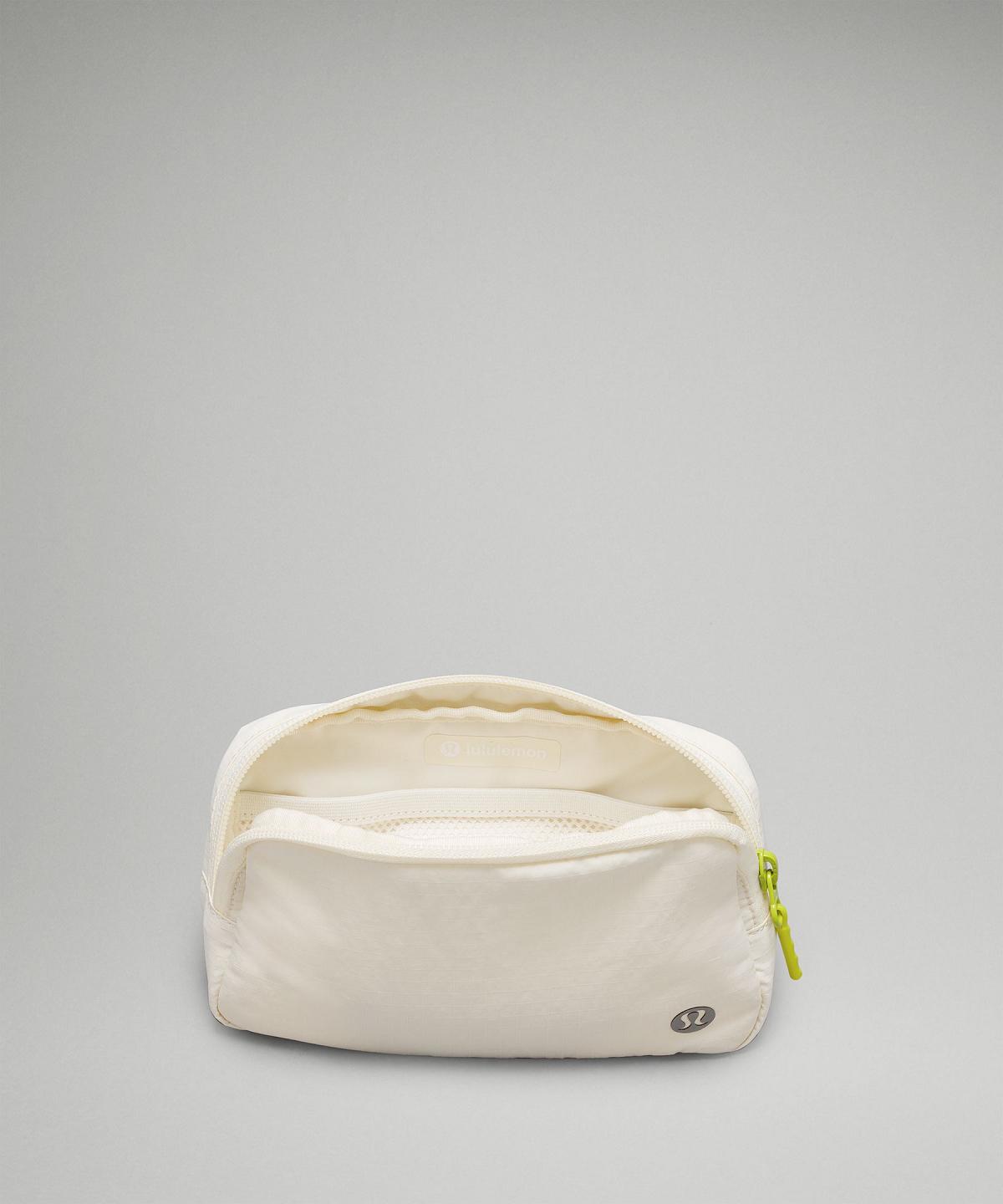 Borse Crossbody Bag Lululemon Everywhere Mini Gialle Bianche | IT_LuLu33695