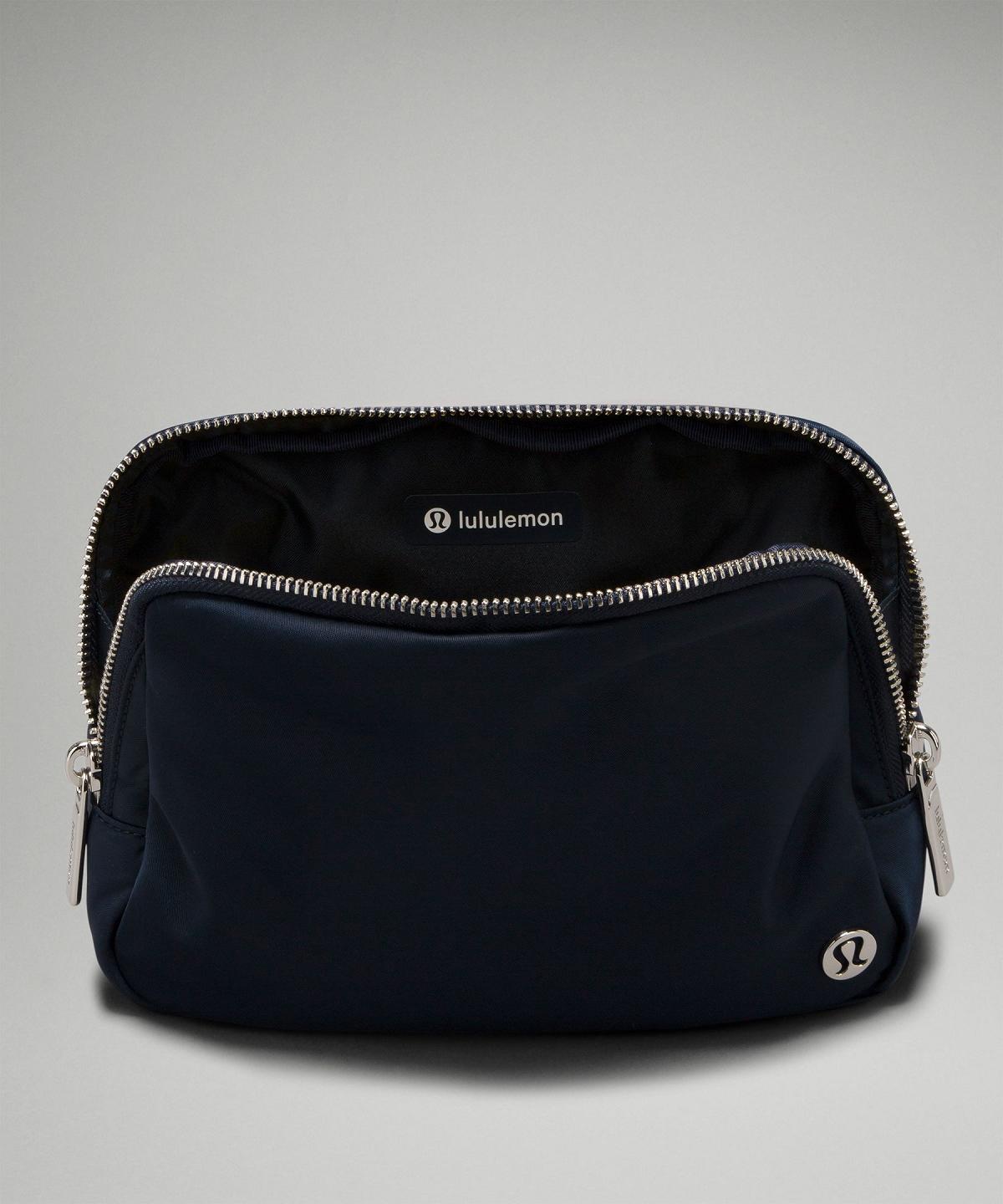 Borse Crossbody Bag Lululemon Everywhere Large 2L Blu Marino | IT_LuLu84079